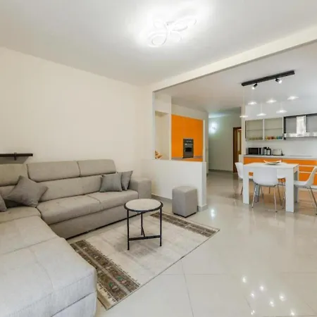 Palm Promenade Retreat By Ps *