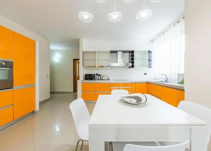 Palm Promenade Retreat By Ps