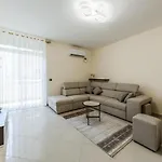 Palm Promenade Retreat By Ps *